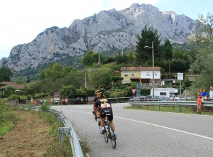 La Vuelta 2014 passes under the crag of Quirós